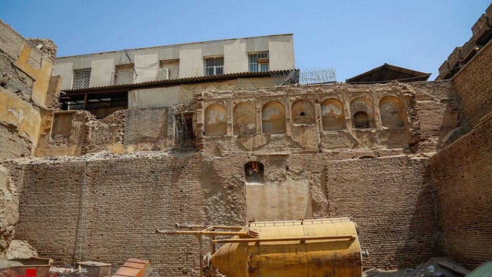 یادگار مخروبه قاجاریه در بازار تهران