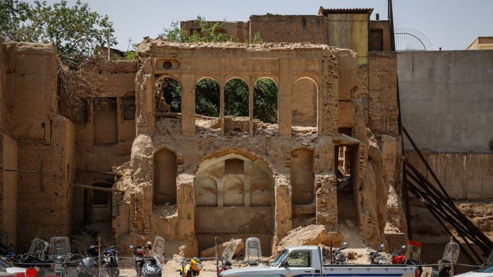 یادگار مخروبه قاجاریه در بازار تهران
