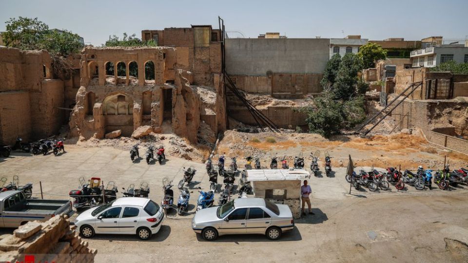 یادگار مخروبه قاجاریه در بازار تهران