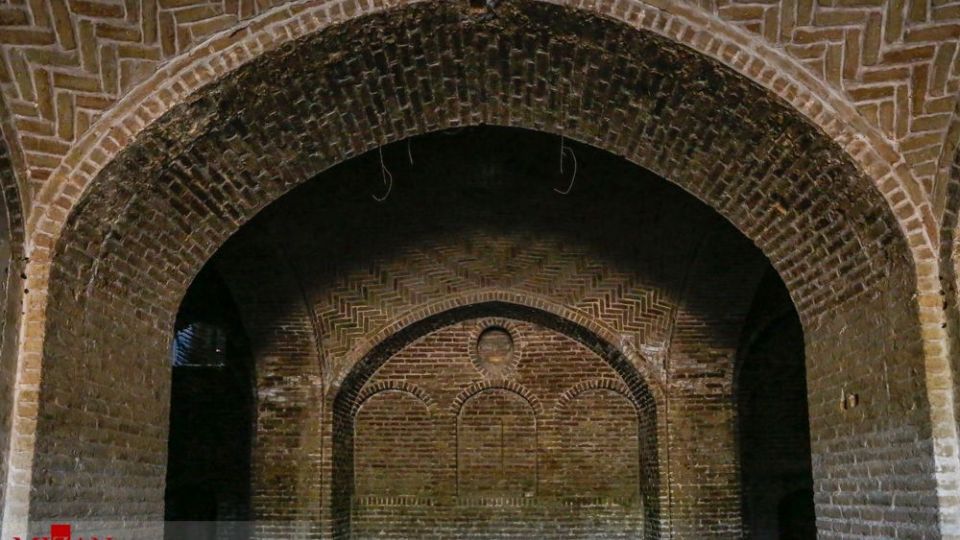 یادگار مخروبه قاجاریه در بازار تهران