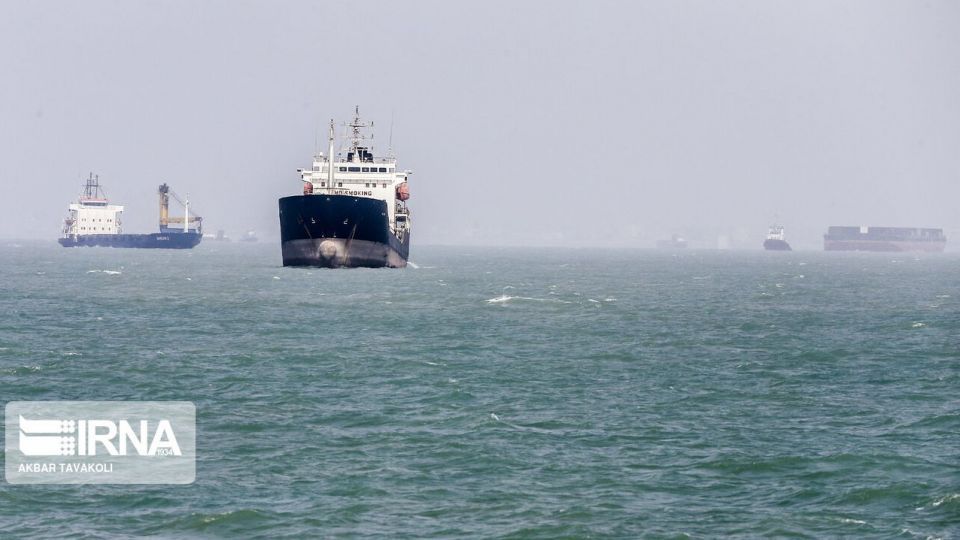 عبور و مرور نفتکش‌ها در تنگه هرمز
