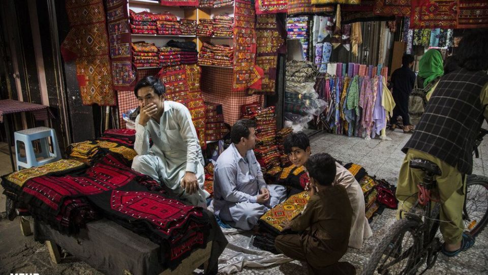 کسب و کار مهاجران افغانستانی در بازار زاهدان کسب و کار مهاجران افغانستانی در بازار زاهدان