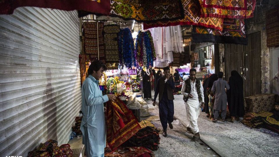 کسب و کار مهاجران افغانستانی در بازار زاهدان کسب و کار مهاجران افغانستانی در بازار زاهدان