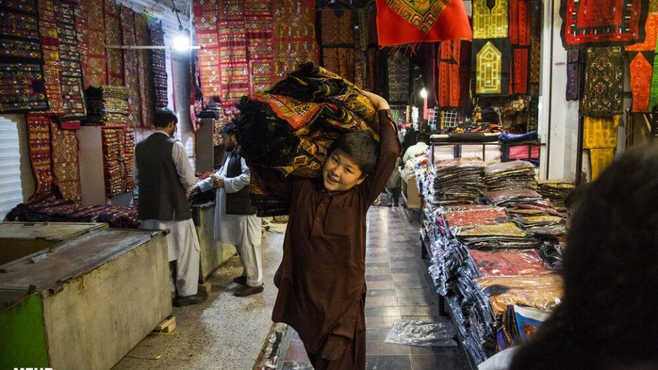 کسب و کار مهاجران افغانستانی در بازار زاهدان کسب و کار مهاجران افغانستانی در بازار زاهدان