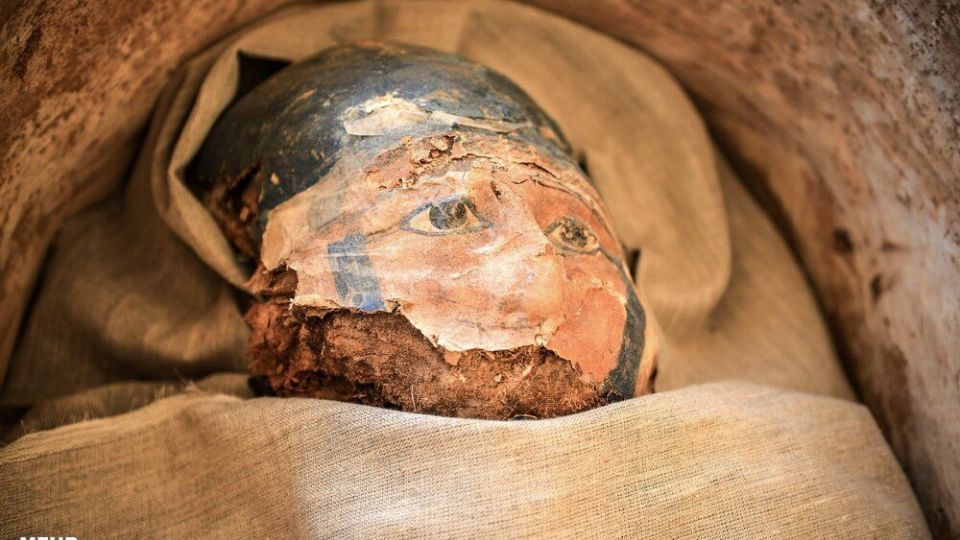 هرم خمیده در مصر‎  