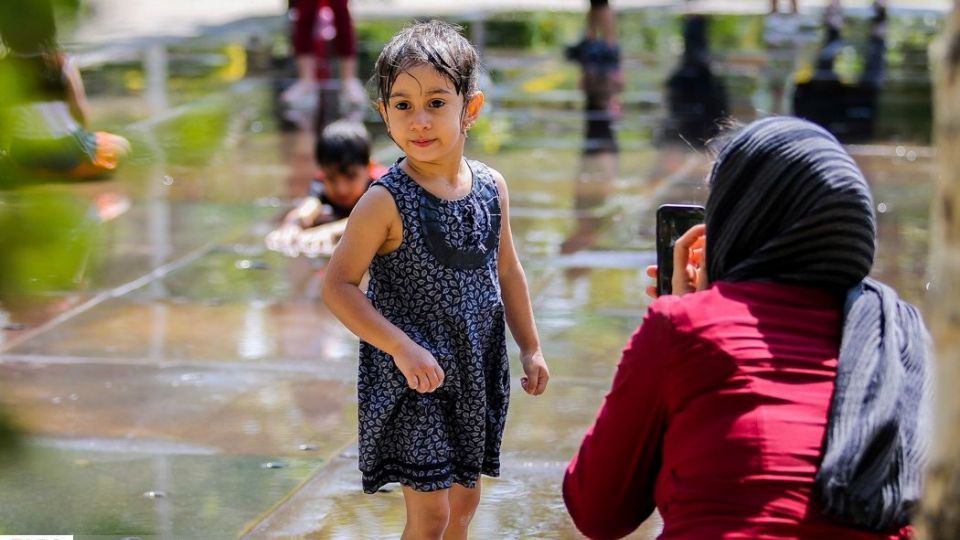 آب‌بازی در تابستان داغ