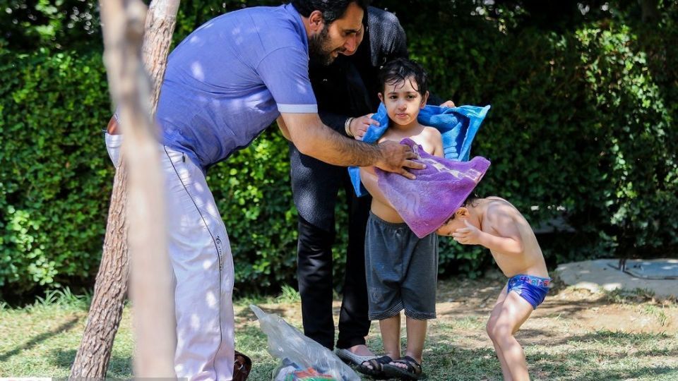 آب‌بازی در تابستان داغ