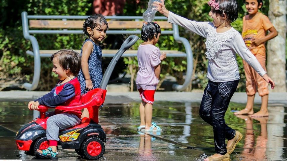 آب‌بازی در تابستان داغ