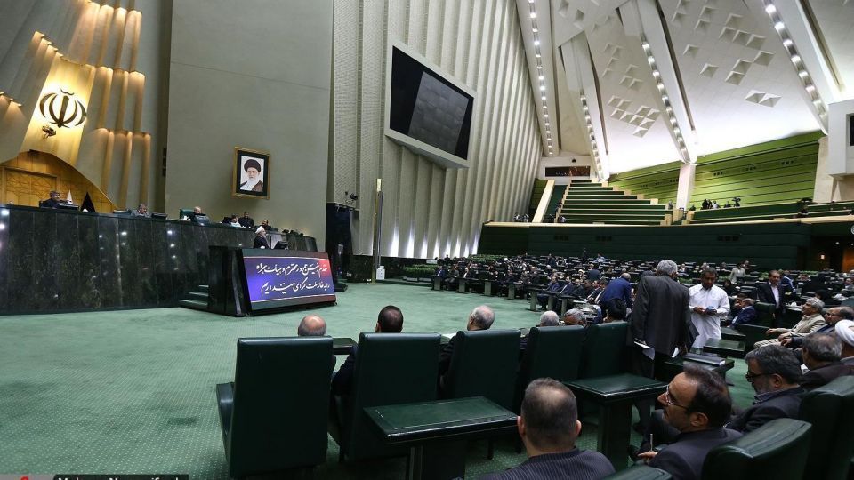 وام یکروزه ۱۲۰ میلیارد تومانی یک نماینده برای اقوام وام یکروزه ۱۲۰ میلیارد تومانی یک نماینده برای اقوام