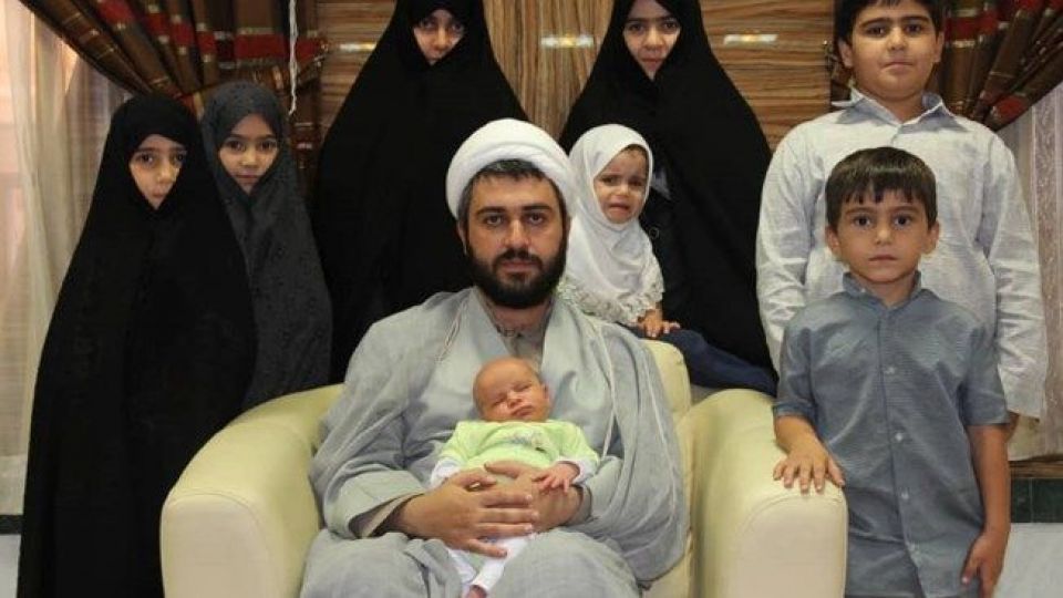 گذران زندگی ۱۳ نفره فقط با ماهانه ۸۰۰ هزار تومان گذران زندگی ۱۳ نفره فقط با ماهانه ۸۰۰ هزار تومان