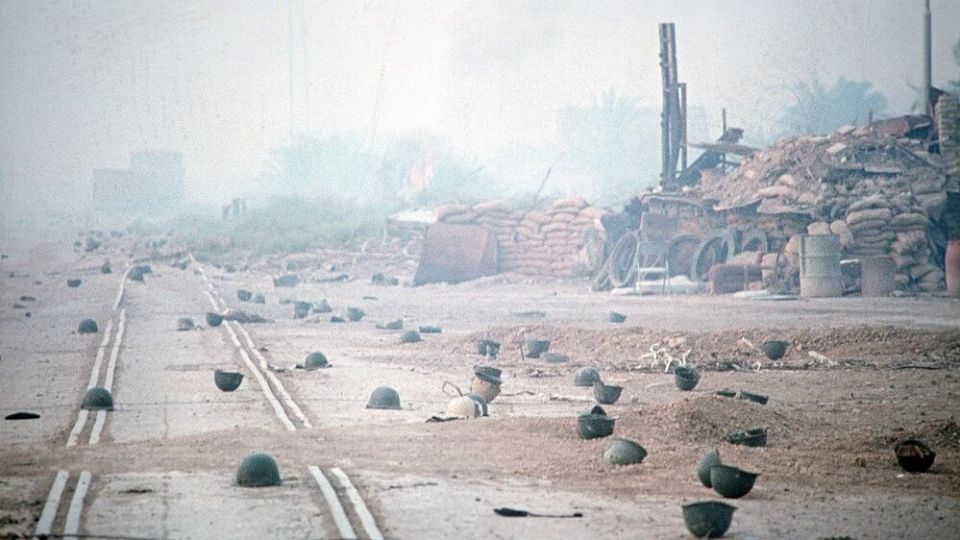 شهر سقوط کرد اما ایمان رزمندگان هرگز شهر سقوط کرد اما ایمان رزمندگان هرگز