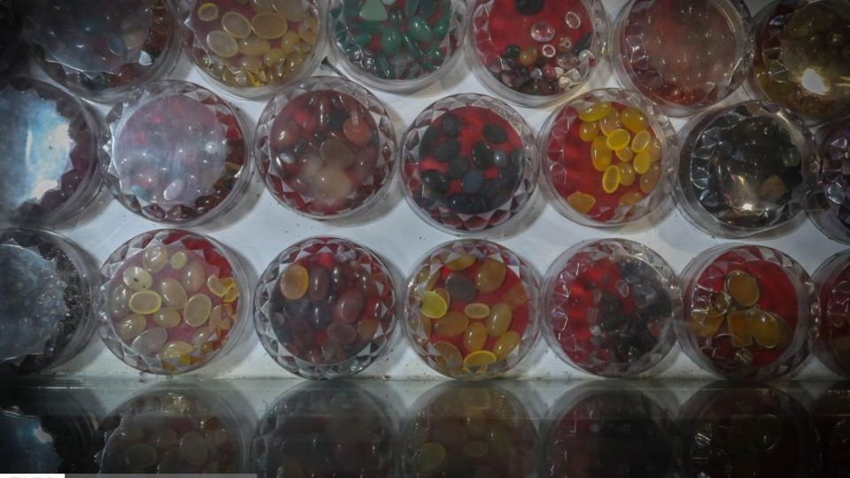 کارگاه انگشتر سازی و قلم زنی