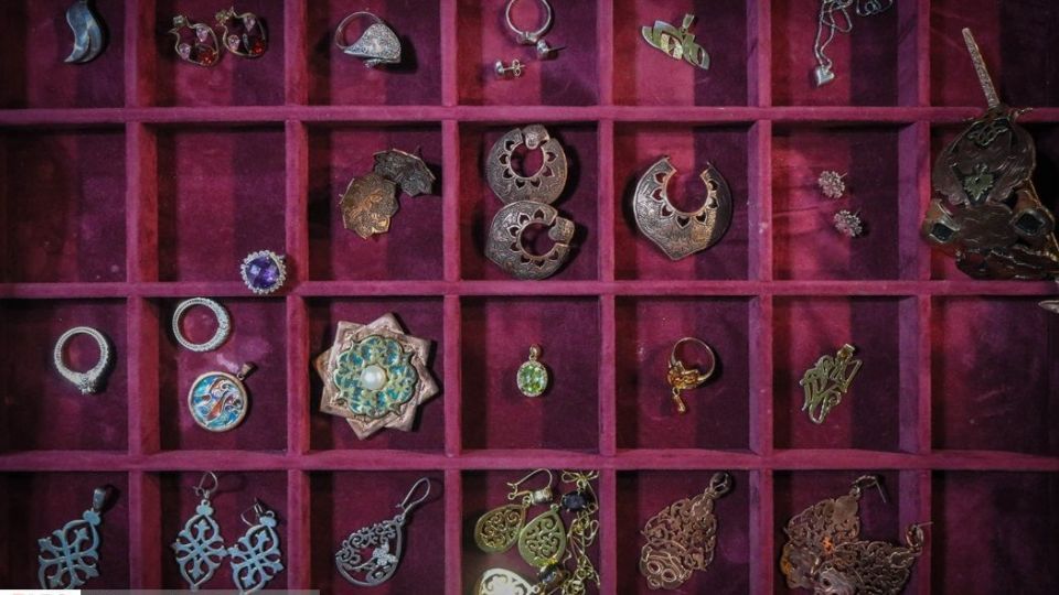 کارگاه انگشتر سازی و قلم زنی