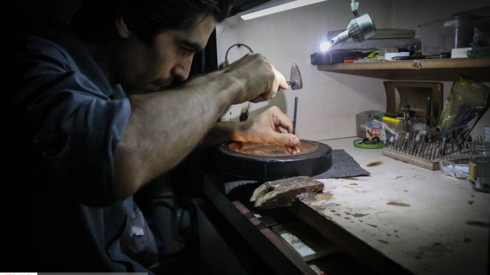 کارگاه انگشتر سازی و قلم زنی