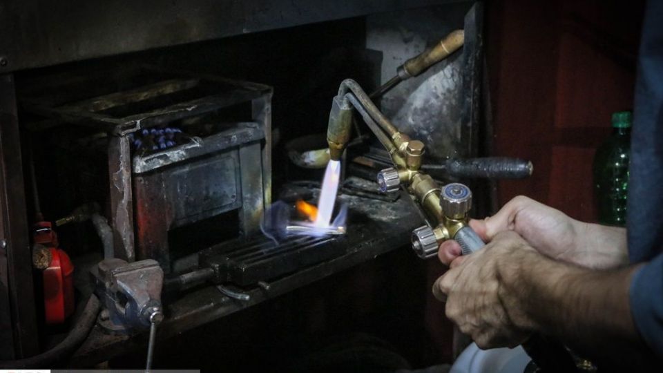 کارگاه انگشتر سازی و قلم زنی