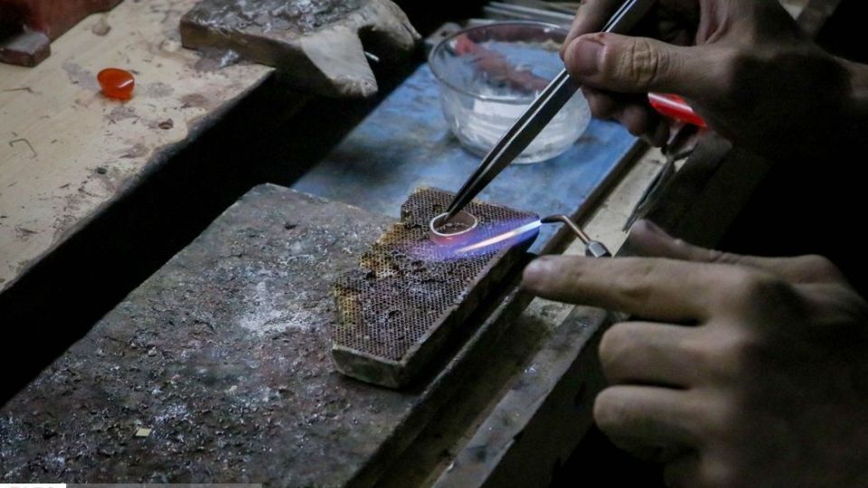 کارگاه انگشتر سازی و قلم زنی