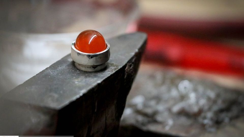 کارگاه انگشتر سازی و قلم زنی