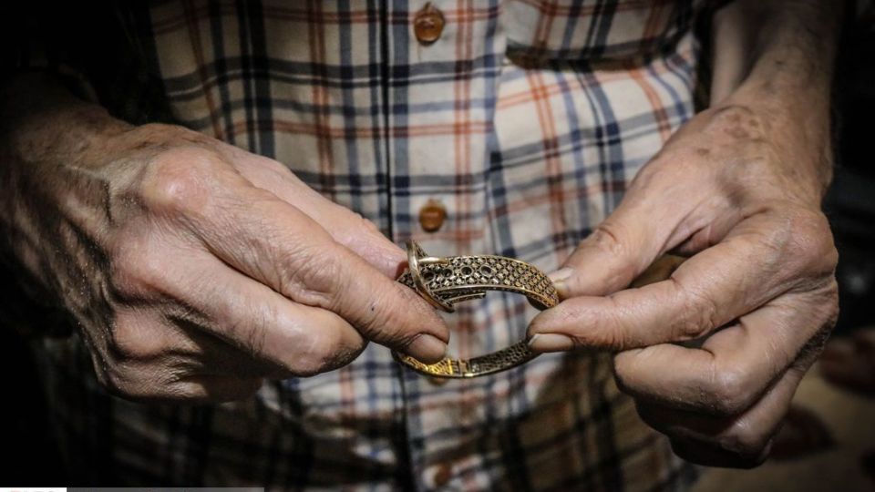 کارگاه انگشتر سازی و قلم زنی