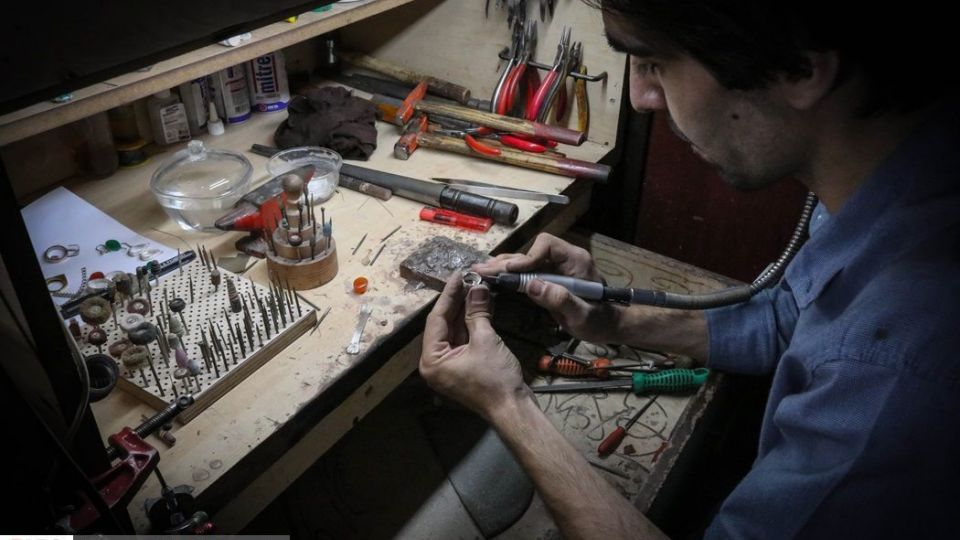 کارگاه انگشتر سازی و قلم زنی