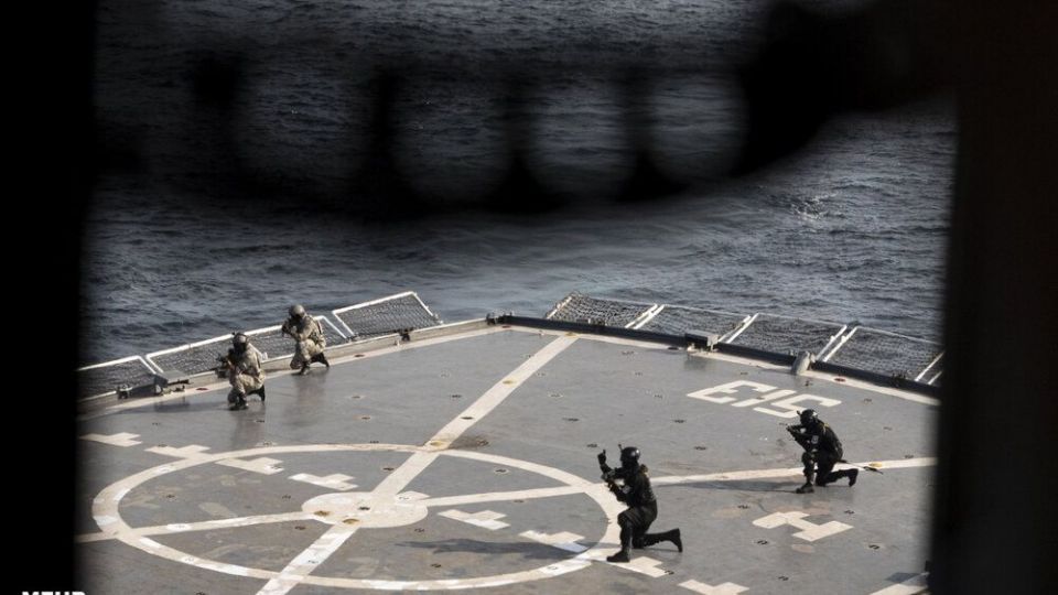 اعزام تکاوران نیروی دریایی ارتش و سپاه برای مقابله بادزدان دریایی