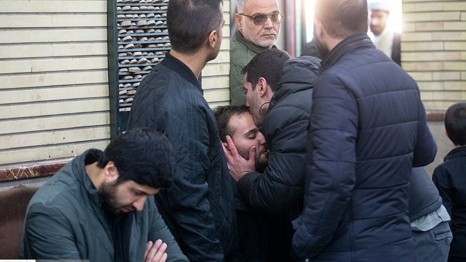 حضور مردم و مسئولین در منزل شهید«حاج قاسم سلیمانی»