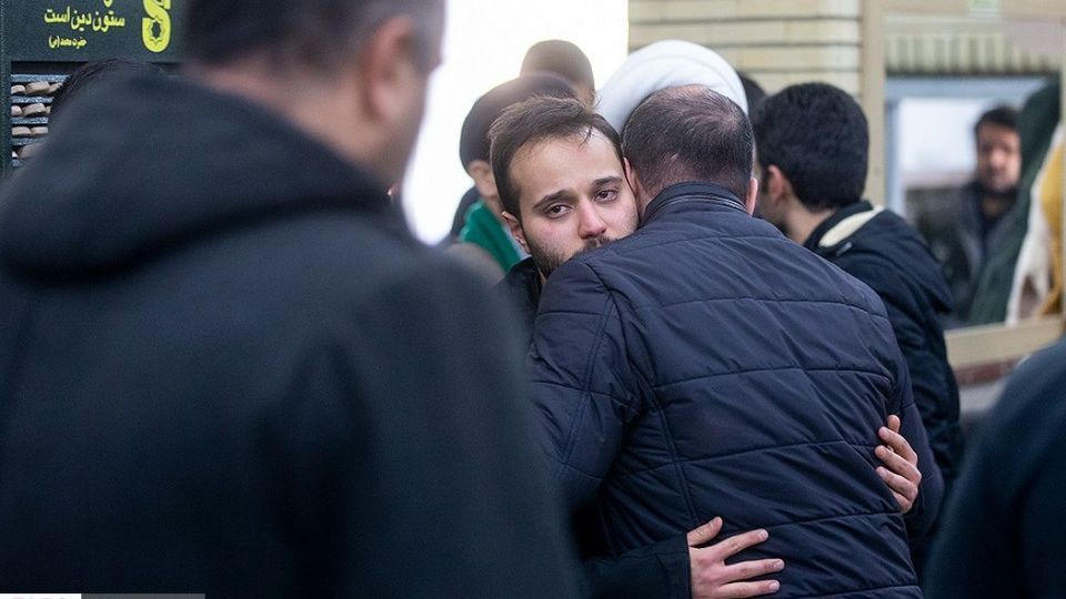 حضور مردم و مسئولین در منزل شهید«حاج قاسم سلیمانی»