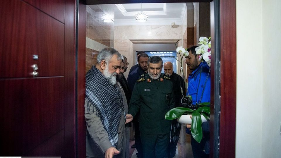 دیدار سردار حاجی زاده با خانواده شهیده فاطمه محمودی