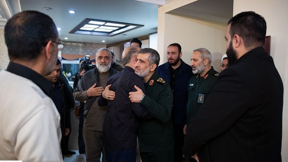 دیدار سردار حاجی زاده با خانواده شهیده فاطمه محمودی