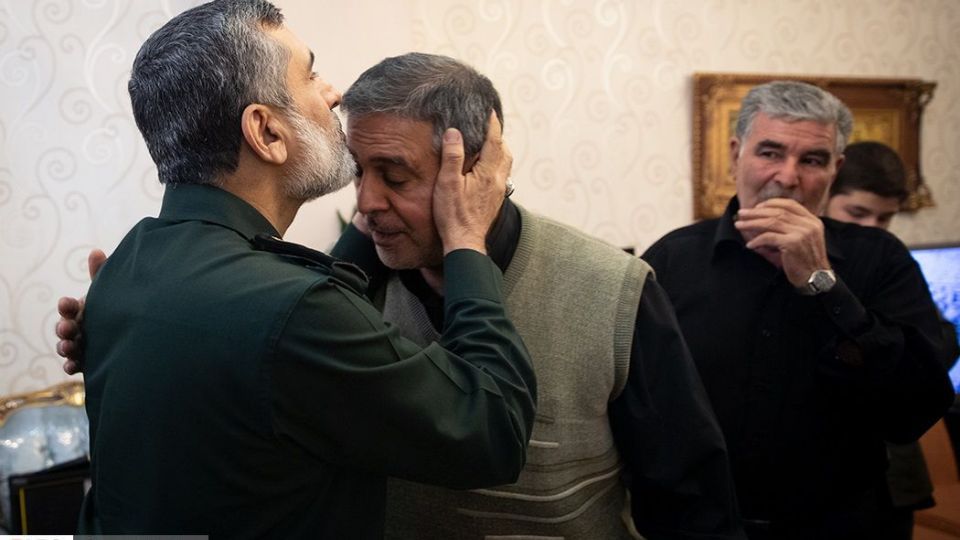 دیدار سردار حاجی زاده با خانواده شهیده فاطمه محمودی