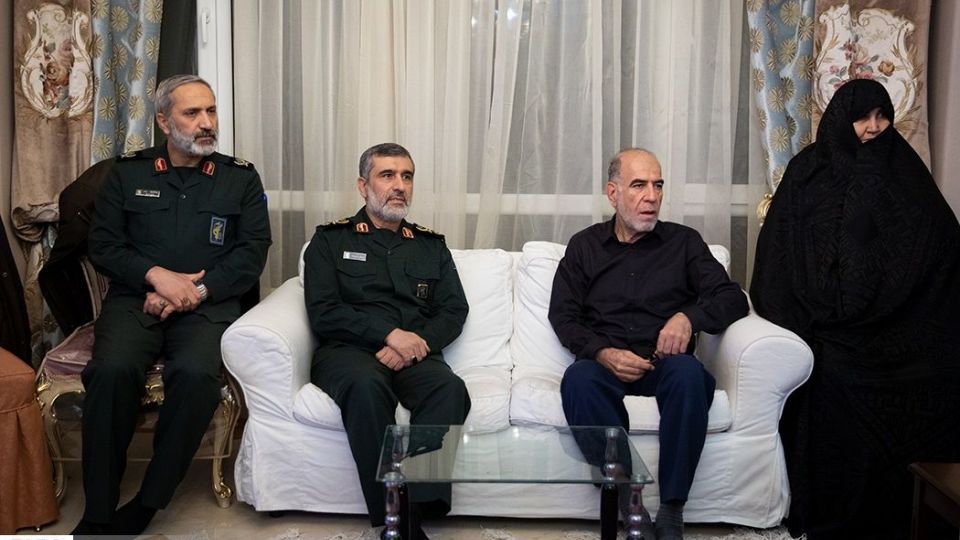 دیدار سردار حاجی زاده با خانواده شهیده فاطمه محمودی