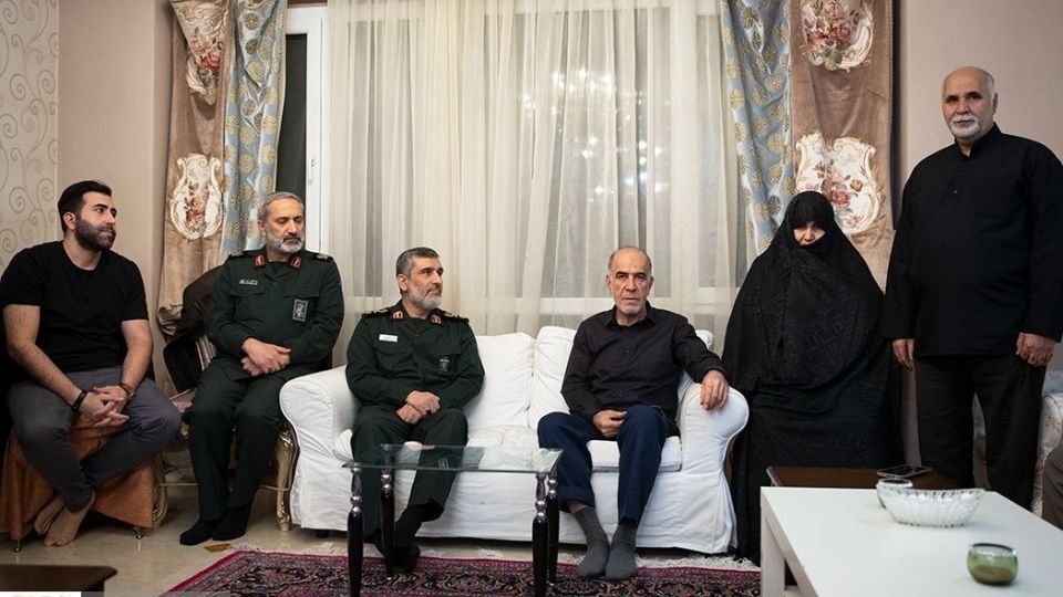 دیدار سردار حاجی زاده با خانواده شهیده فاطمه محمودی