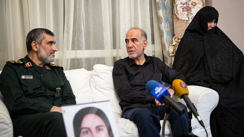 دیدار سردار حاجی زاده با خانواده شهیده فاطمه محمودی