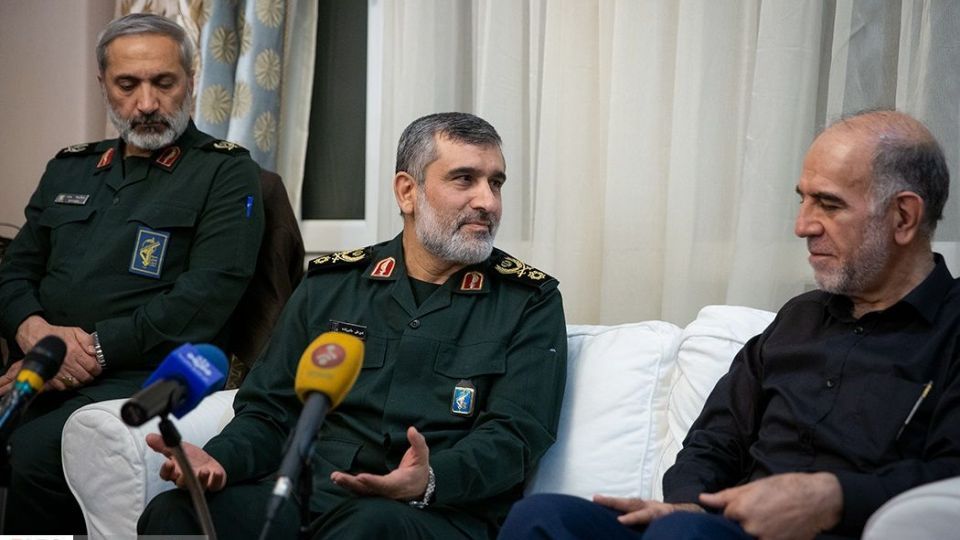 دیدار سردار حاجی زاده با خانواده شهیده فاطمه محمودی