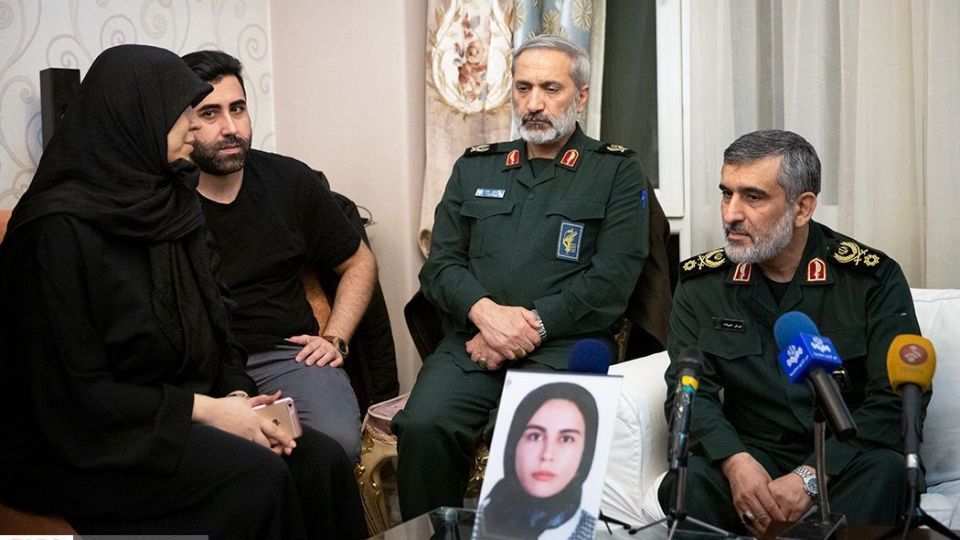 دیدار سردار حاجی زاده با خانواده شهیده فاطمه محمودی