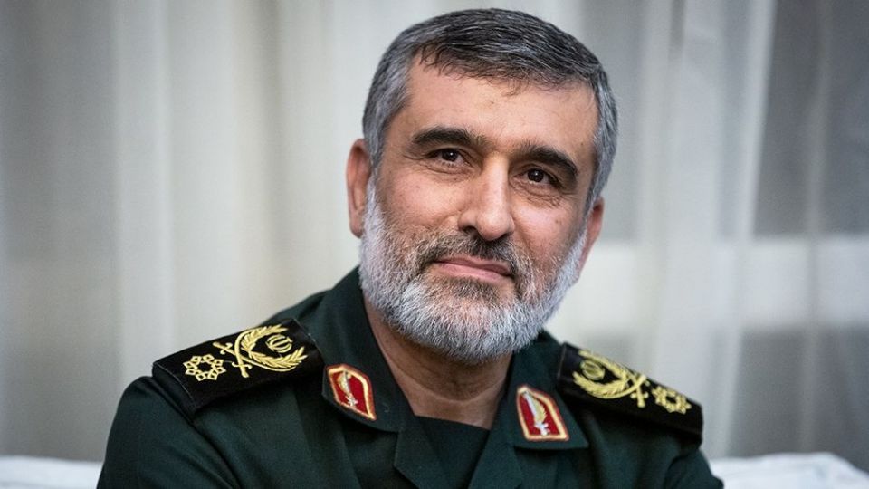 دیدار سردار حاجی زاده با خانواده شهیده فاطمه محمودی