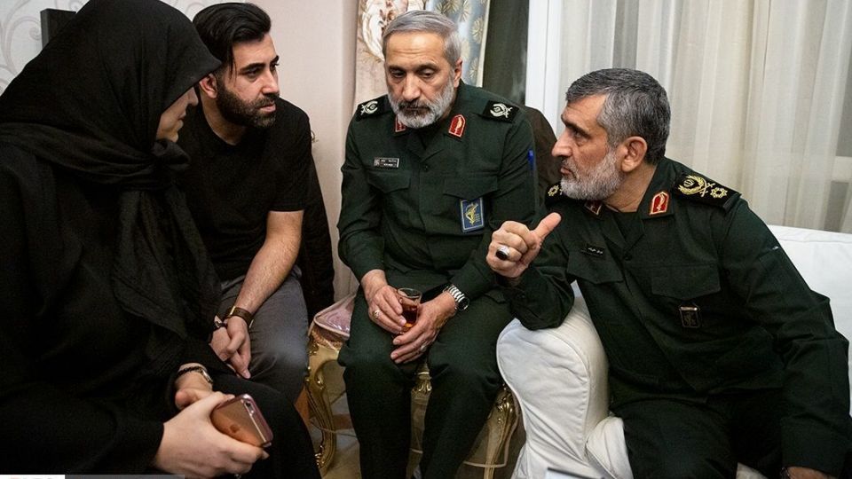 دیدار سردار حاجی زاده با خانواده شهیده فاطمه محمودی