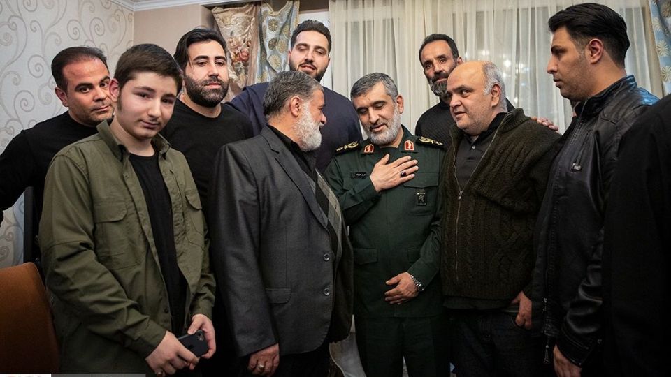 دیدار سردار حاجی زاده با خانواده شهیده فاطمه محمودی