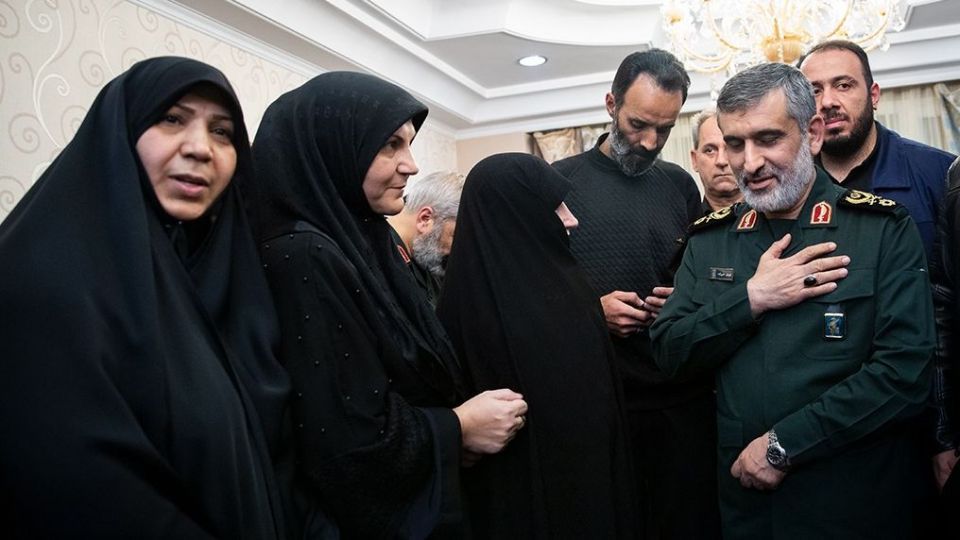 دیدار سردار حاجی زاده با خانواده شهیده فاطمه محمودی