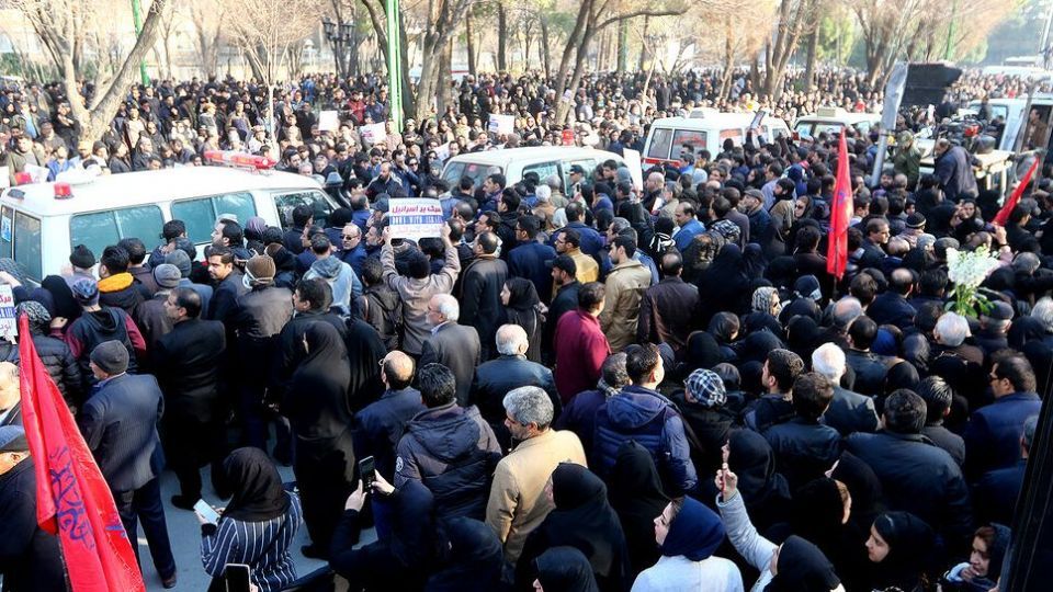 مراسم تشییع ۱۱ نفر از شهدای حادثه سقوط هواپیمای اوکراینی در اصفهان