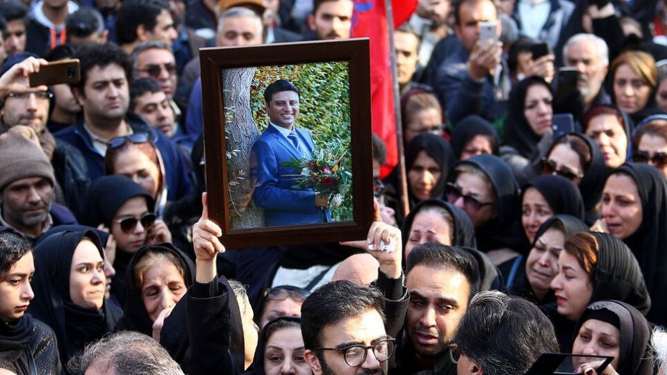 مراسم تشییع ۱۱ نفر از شهدای حادثه سقوط هواپیمای اوکراینی در اصفهان