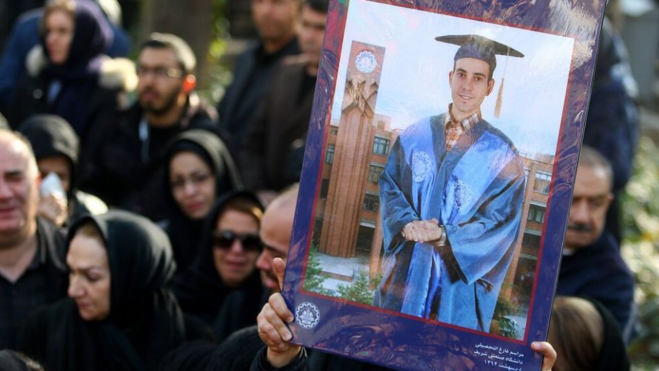 مراسم تشییع ۱۱ نفر از شهدای حادثه سقوط هواپیمای اوکراینی در اصفهان