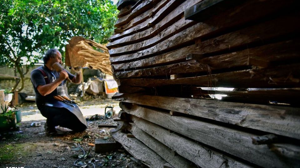 مجسمه سازی با چوب