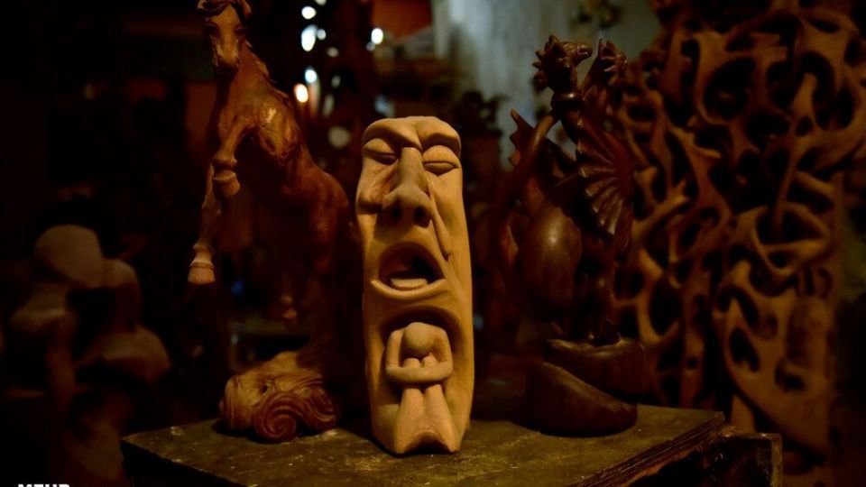 مجسمه سازی با چوب