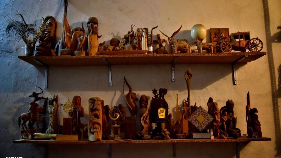 مجسمه سازی با چوب