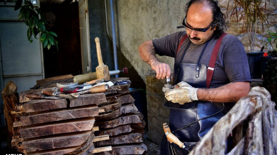 مجسمه سازی با چوب