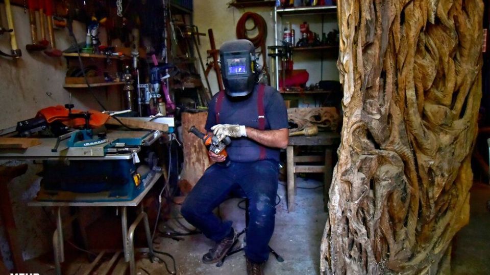 مجسمه سازی با چوب