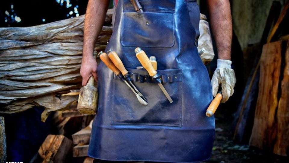 مجسمه سازی با چوب