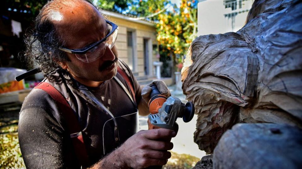 مجسمه سازی با چوب