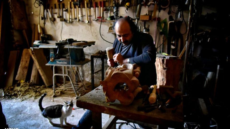 مجسمه سازی با چوب