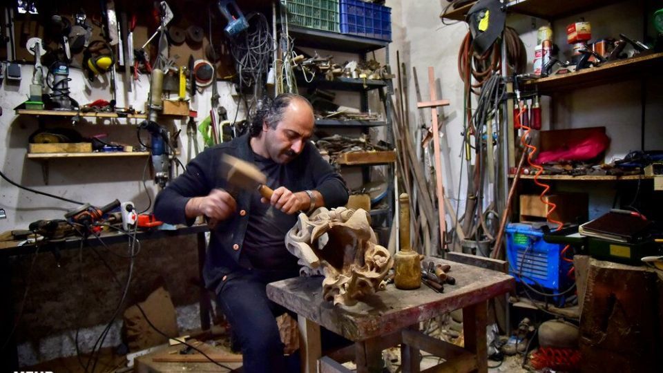 مجسمه سازی با چوب